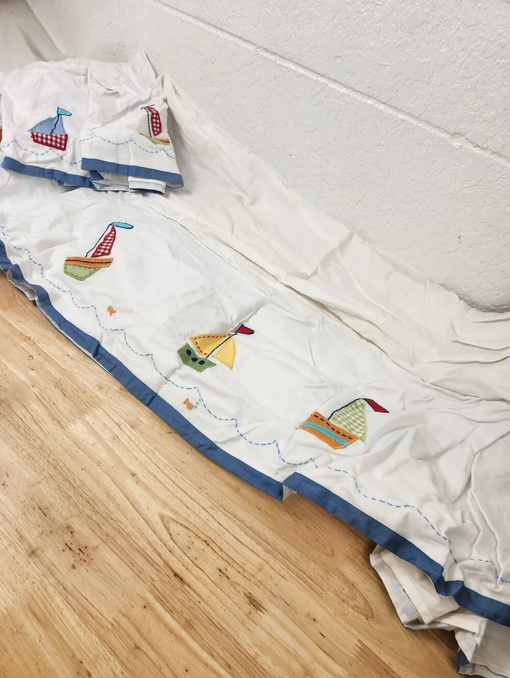 Pottery Barn Kids Baby BoatsCrib Bed Skirt Blue 28